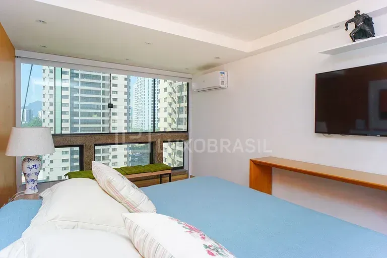 Furnished 4-bedroom apartment with 245 m² — photo 26