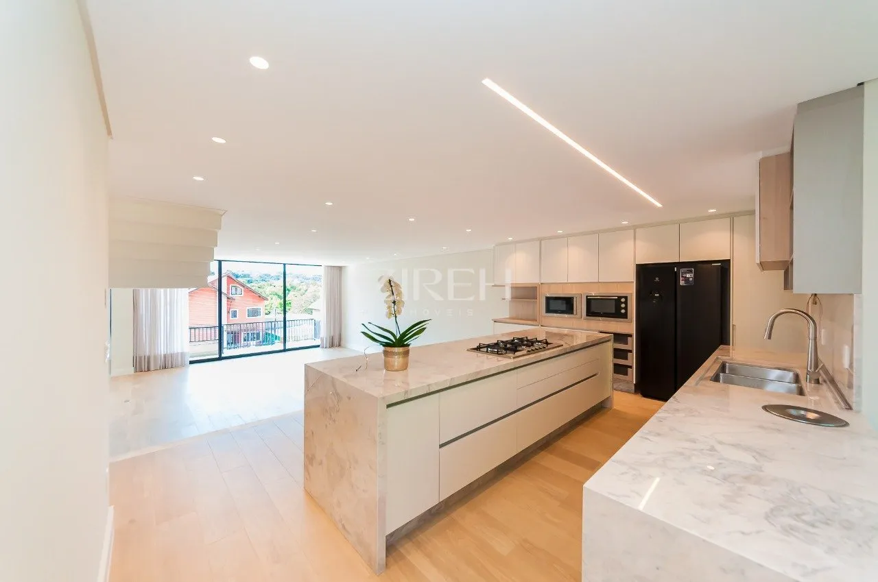 3-bedroom house with a bathtub — photo 3