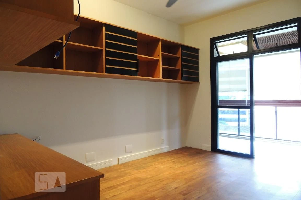 Apartamento de 4 quartos com janelas do piso ao teto — photo 105
