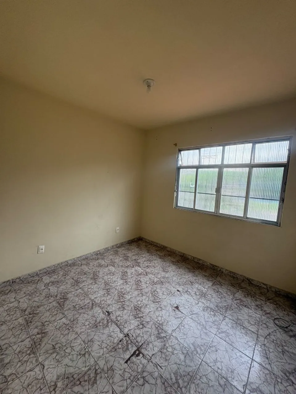 2-bedroom apartment with no parking and a closed kitchen