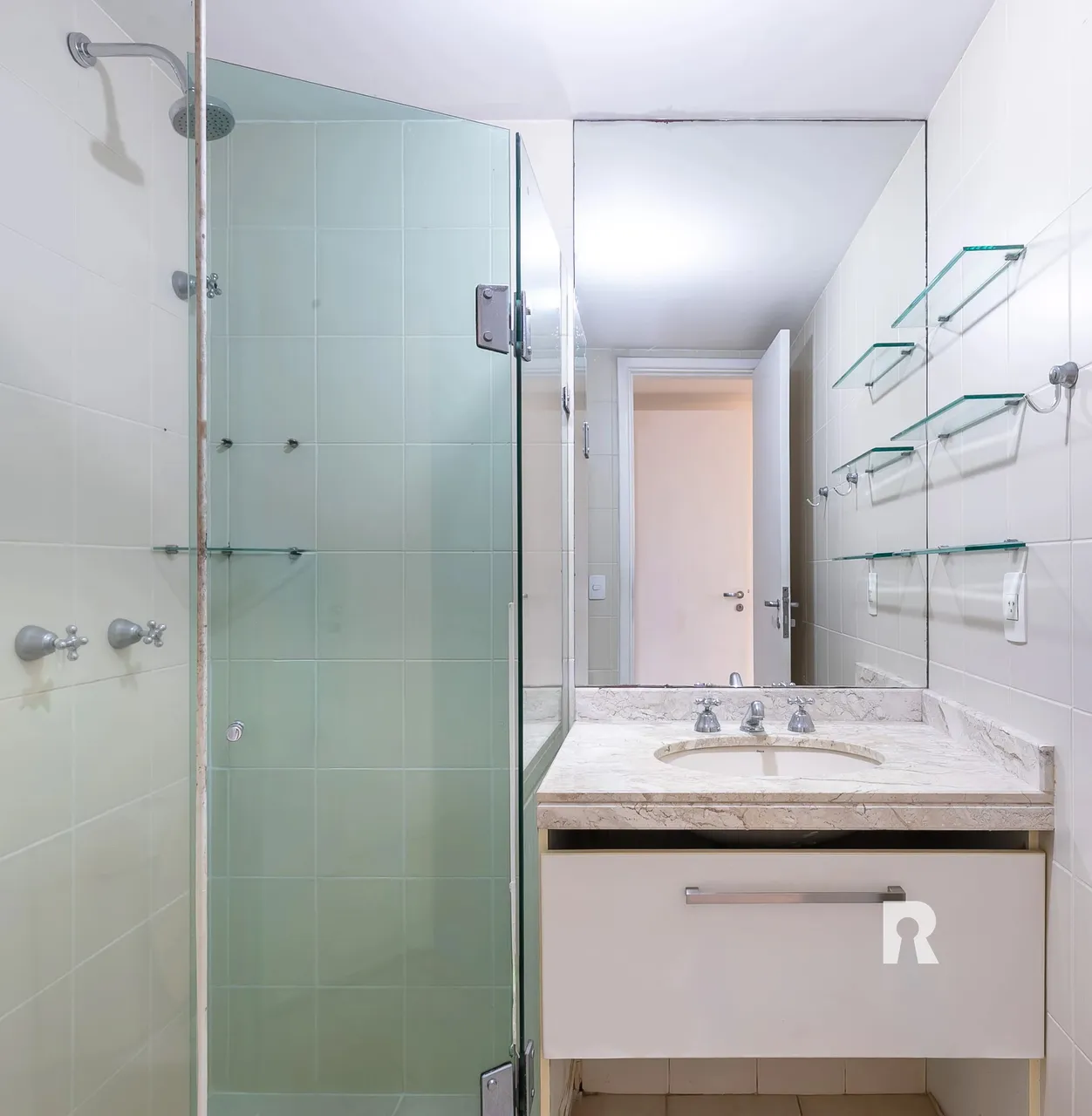 Floor-to-ceiling windows in a 2-bedroom apartment, 100 m² — photo 12