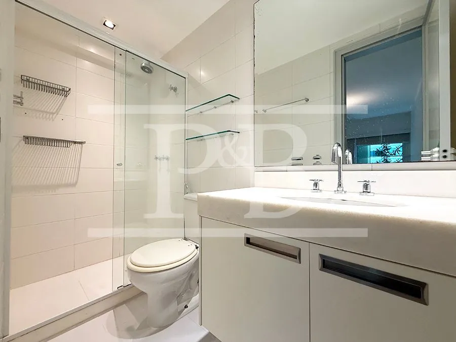 Furnished 3-bedroom apartment with a separate kitchen — photo 14