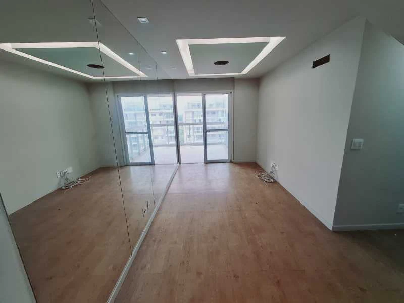 3-bedroom apartment with a walk-in closet — photo 24