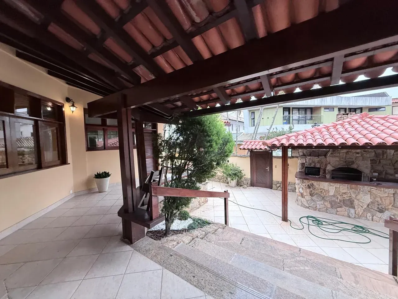 House, 600 m², with a grill on the balcony — photo 15