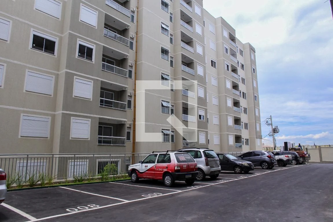 2-bedroom apartment in a building with a pool — photo 4