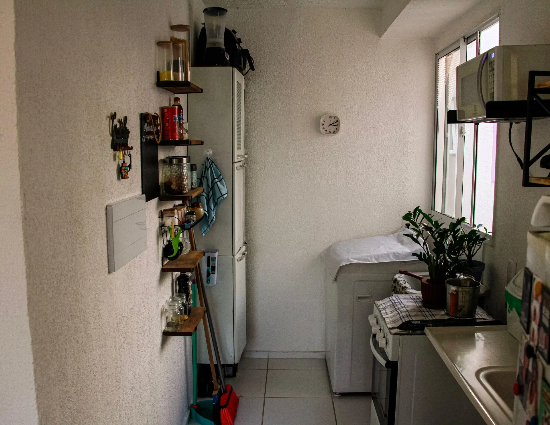 Furnished 2-bedroom apartment with a separate kitchen — photo 12