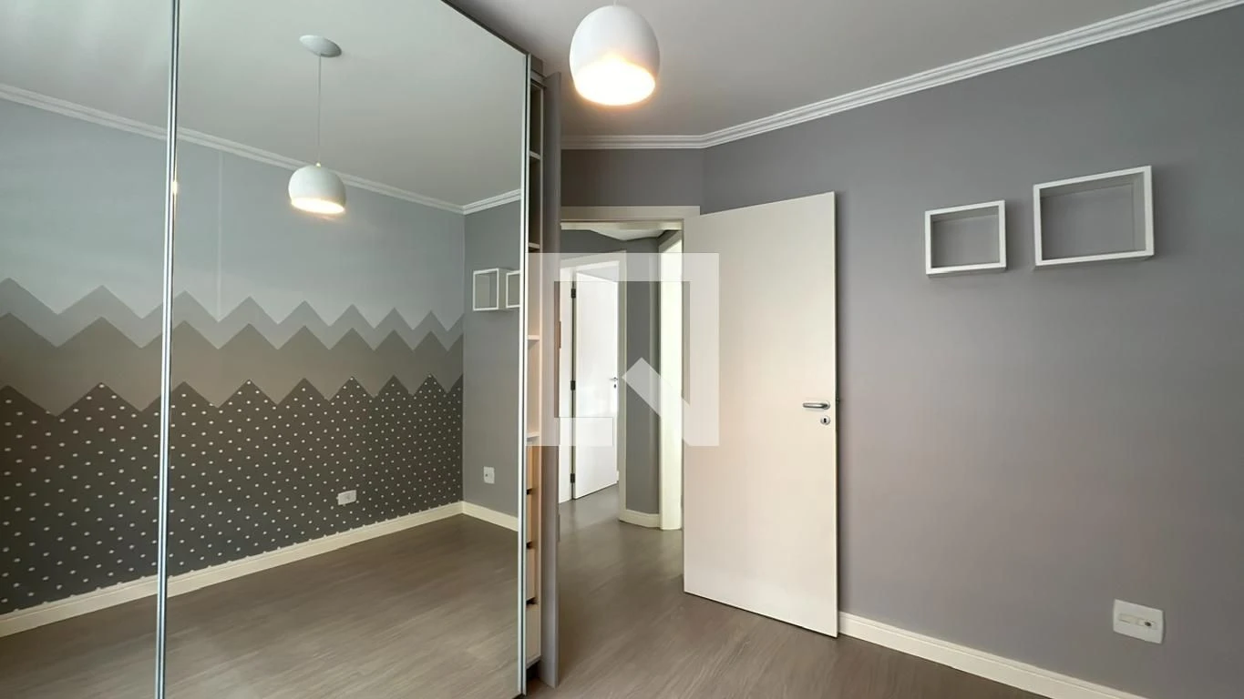 3-bedroom house with a glass-enclosed balcony in Curitiba — photo 20