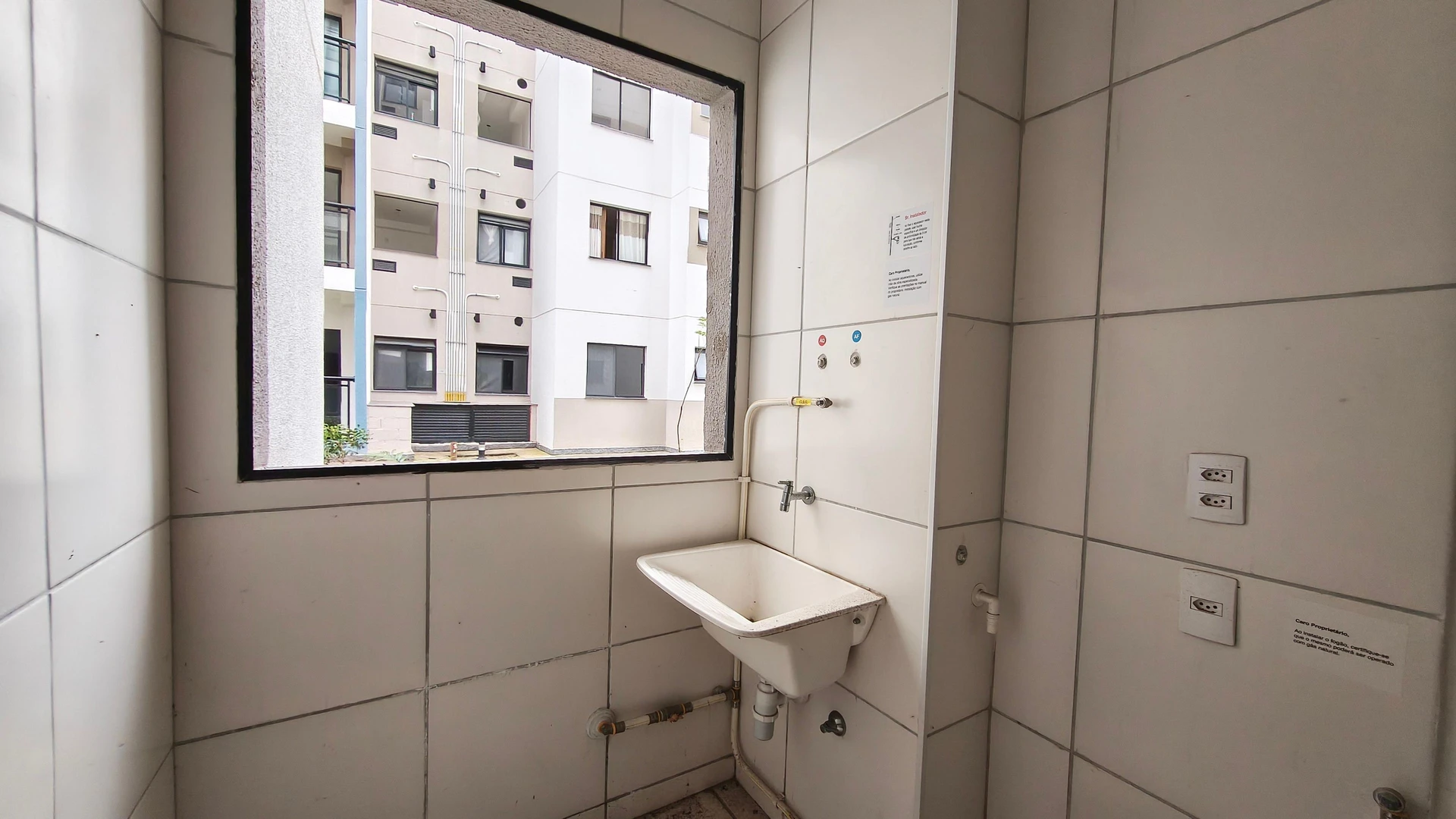 2-bedroom apartment in a building with a gym — photo 12