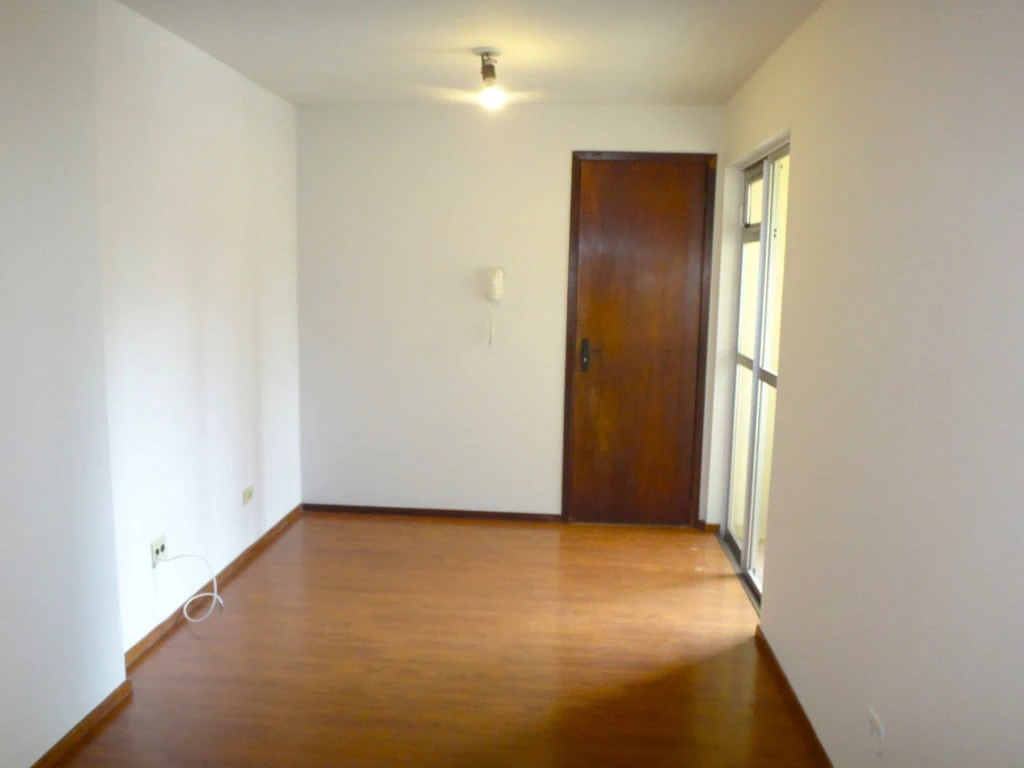2-bedroom apartment with wood or laminate floors