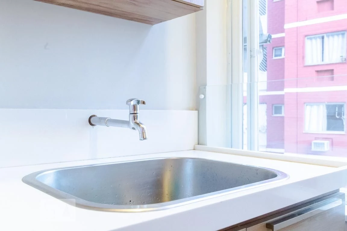Furnished 2-bedroom apartment with a glassed-in balcony — photo 28