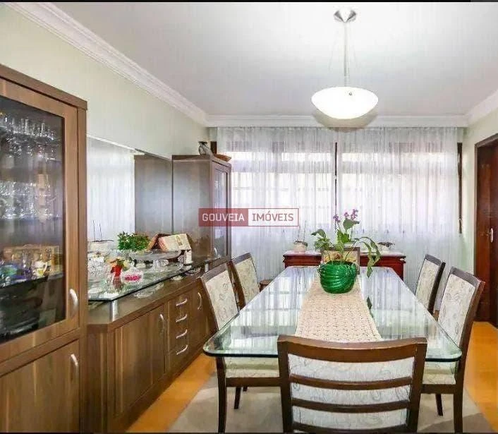 4-bedroom house with a glass-enclosed balcony — photo 2