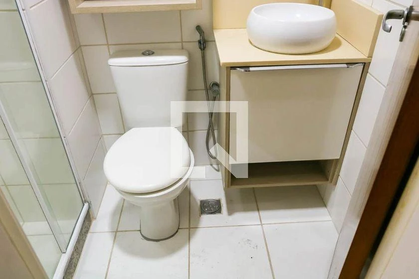 2-bedroom apartment in a building with a gym — photo 13