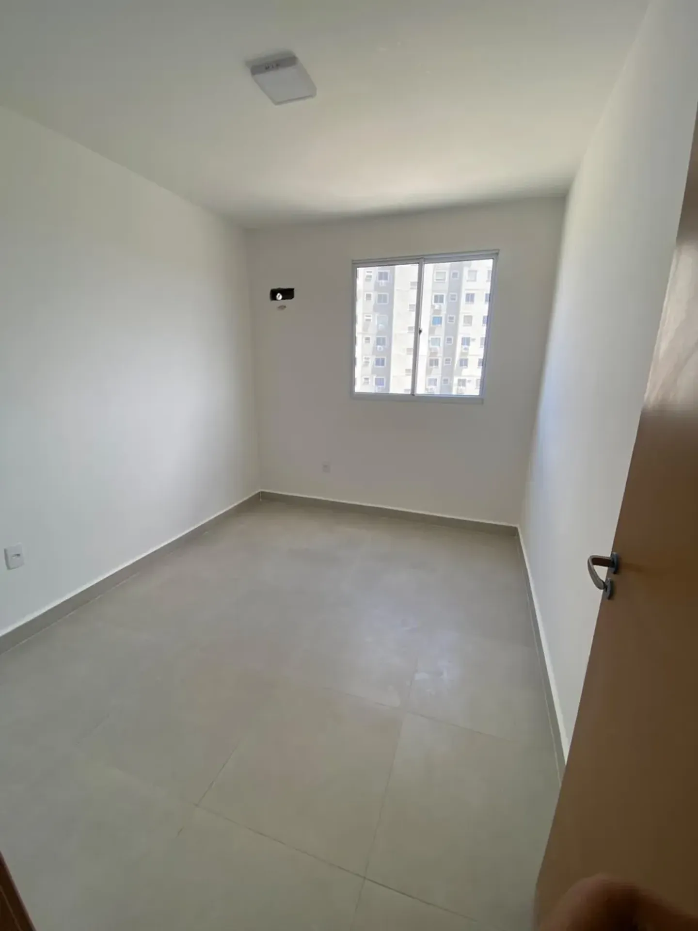 2-bedroom apartment in a building with a gym — photo 2