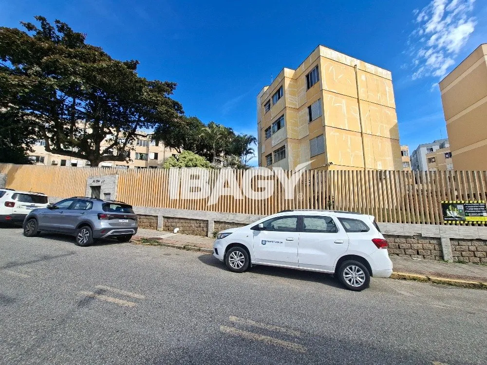3-bedroom apartment with a half-bath and parking — photo 19