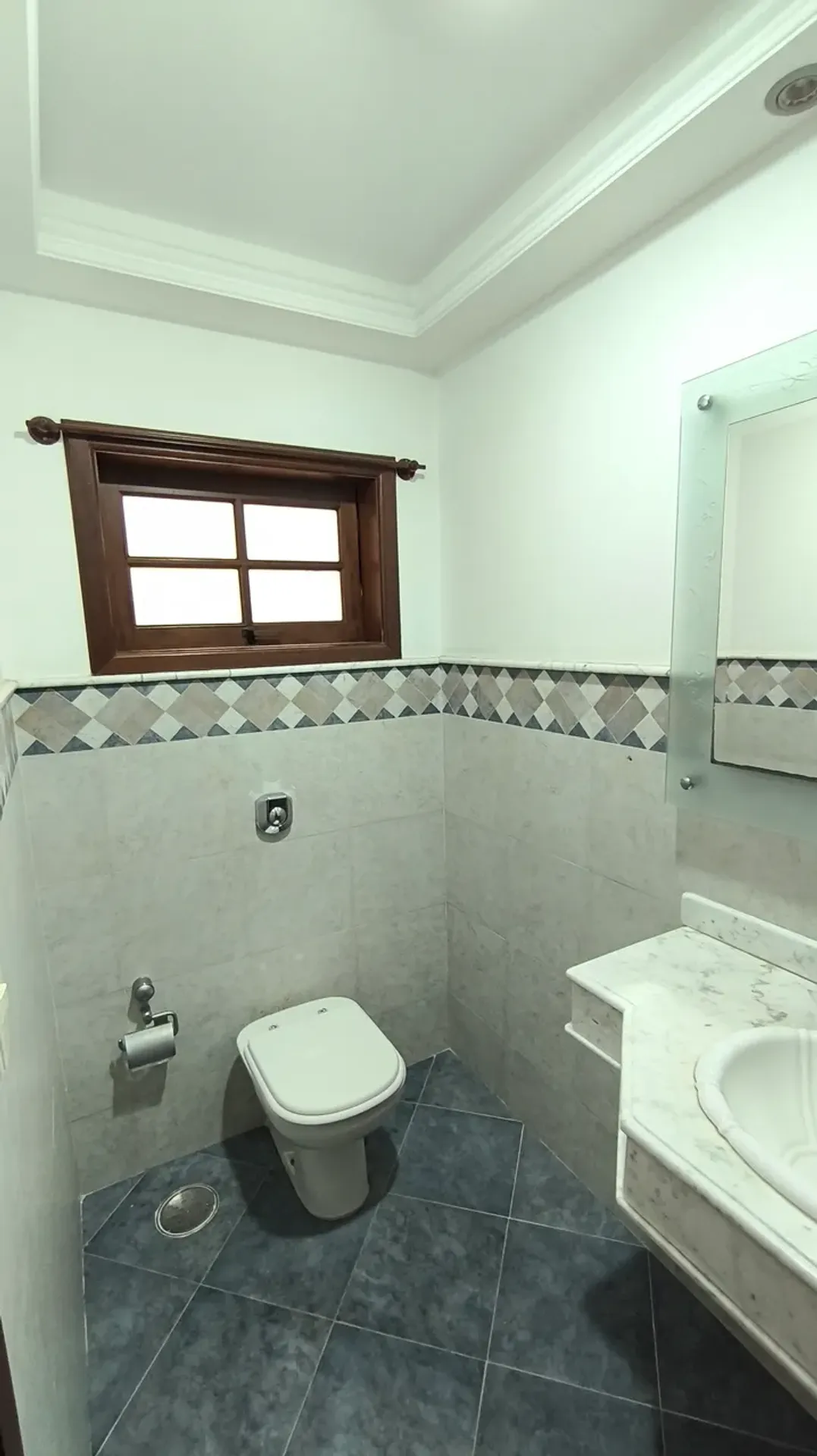 115 m² house with a grill on the balcony and a bathtub — photo 48
