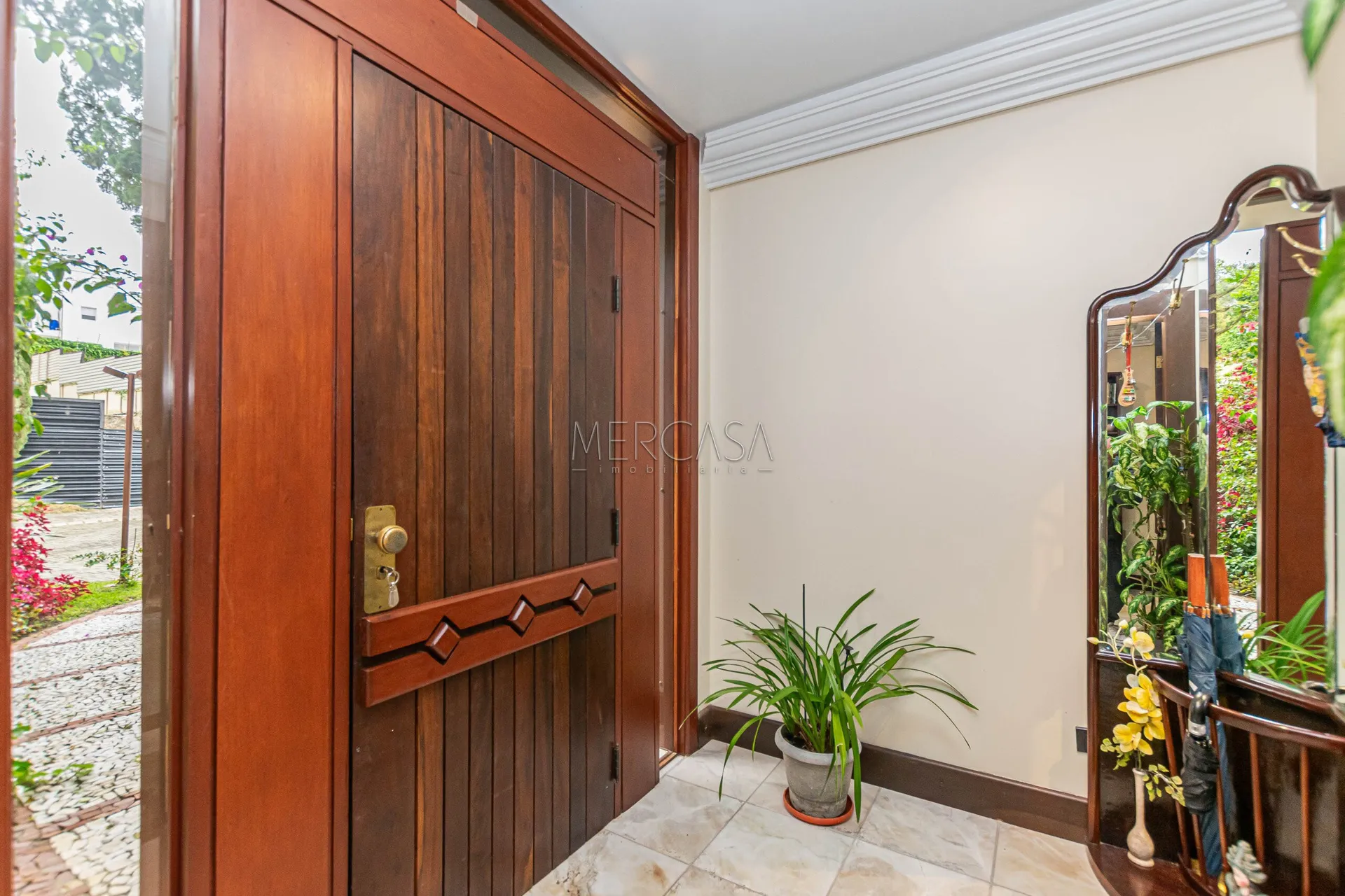 3-bedroom house with a bathtub in Curitiba — photo 57