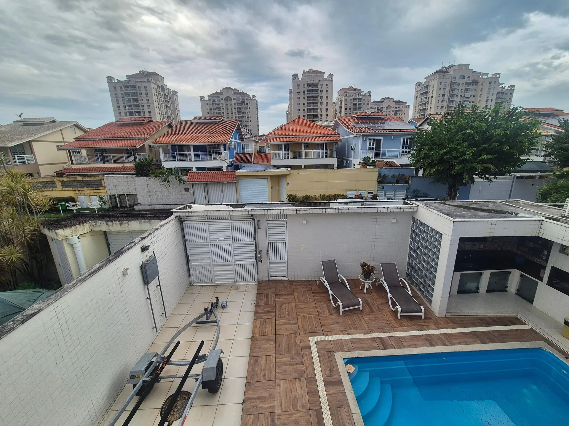 Garden in a 5-bedroom house, 400 m² — photo 4