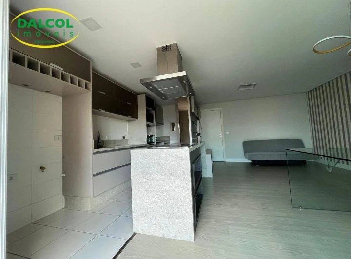 2-bedroom apartment with 1 suite and a glass balcony — photo 6