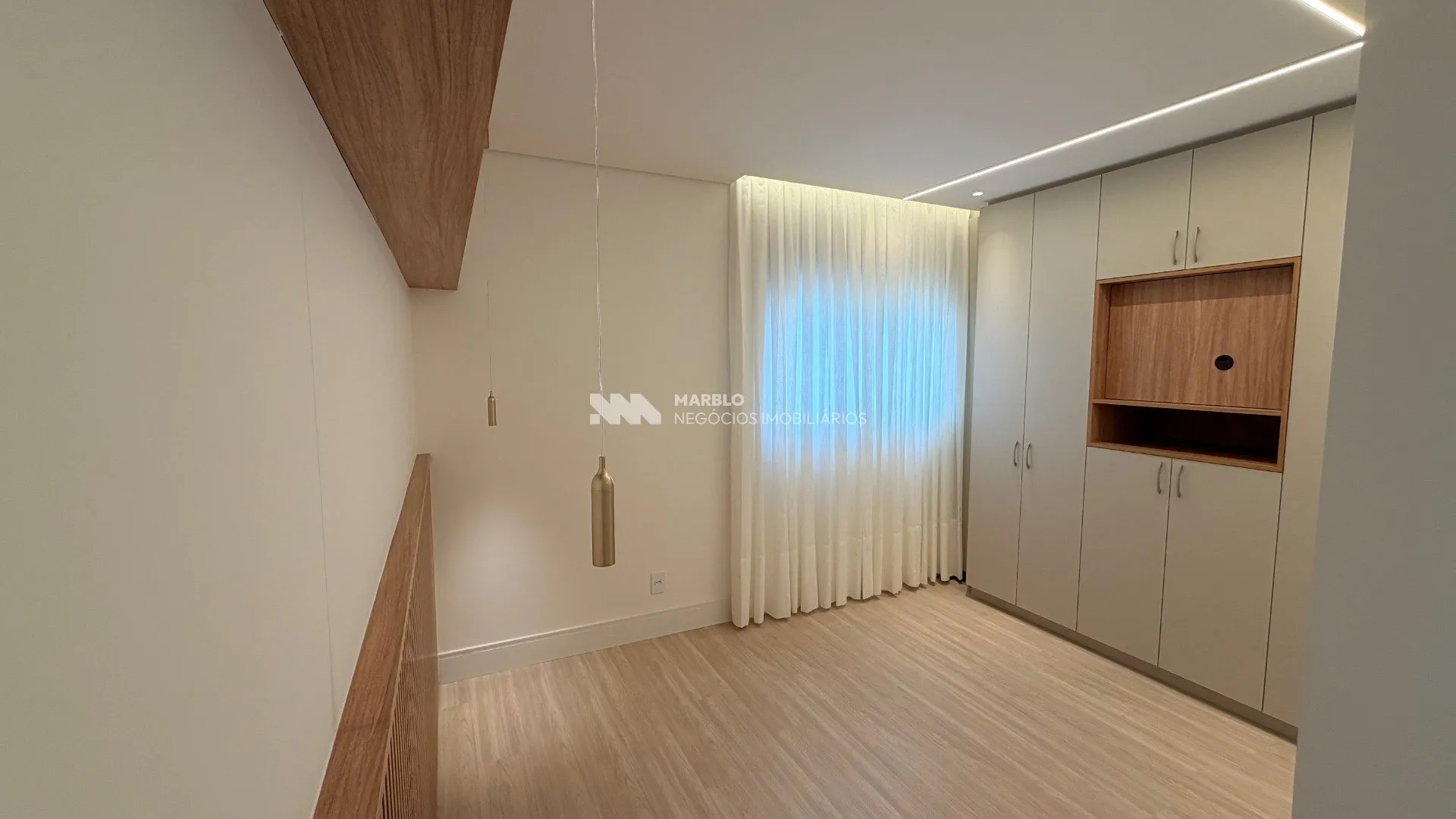 Apartment on the 5th floor with floor-to-ceiling windows — photo 13