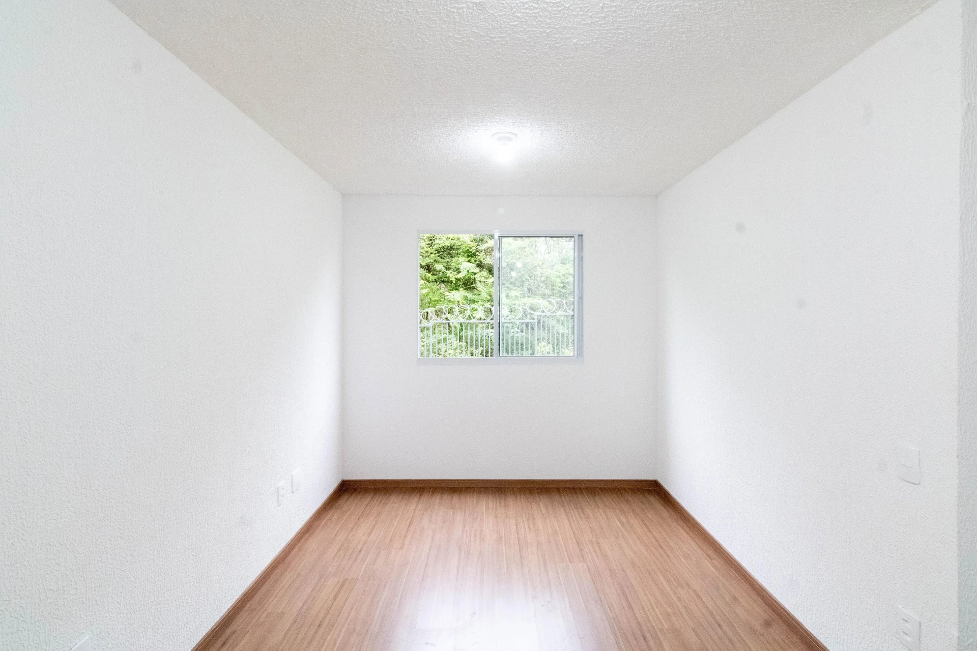 2-bedroom apartment in a building with a gym — photo 13