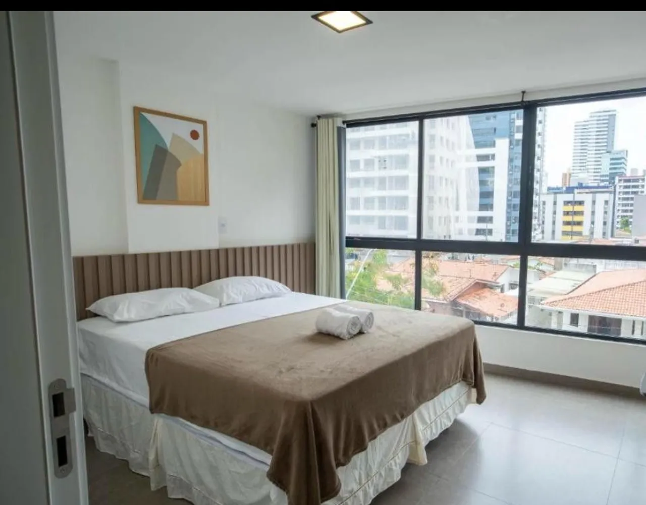 One-bedroom apartment with a home office