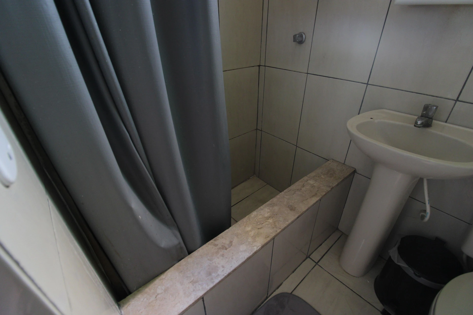 Furnished studio with kitchenette and en-suite — photo 18