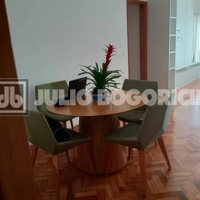 Floor-to-ceiling windows in a 2-bedroom apartment, 80 m² — photo 12
