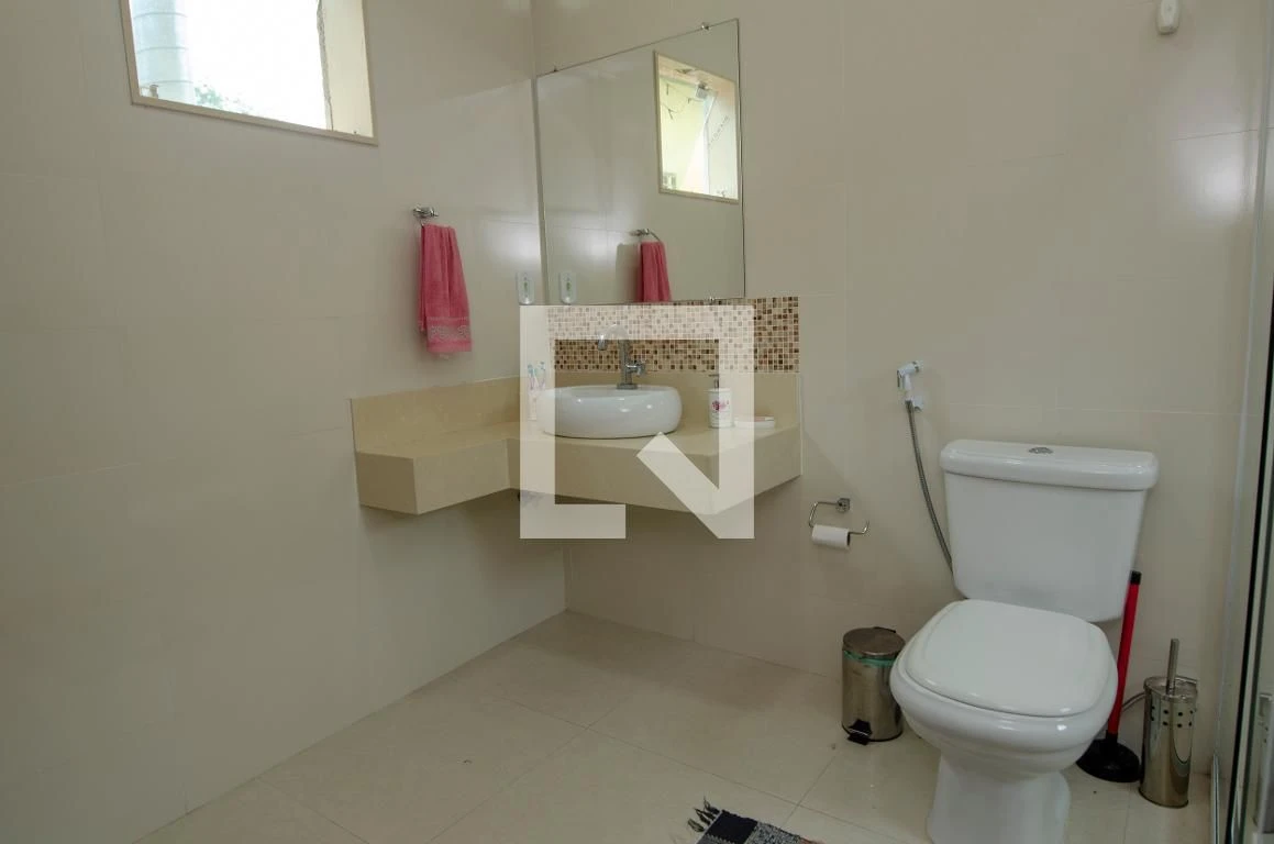 Casa mobiliada com 4 dormitórios e área de lavanderia — photo 24