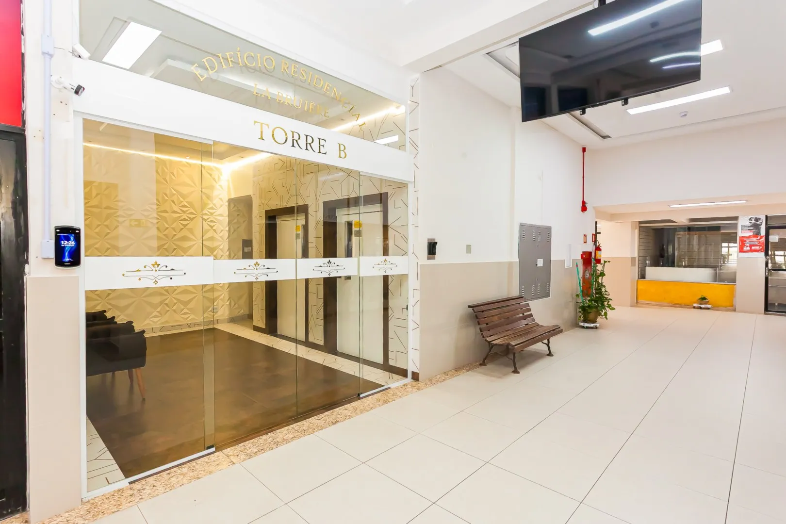 Дерев'яна підлога або ламінат та 1 спальня: квартира 44 м² — photo 31