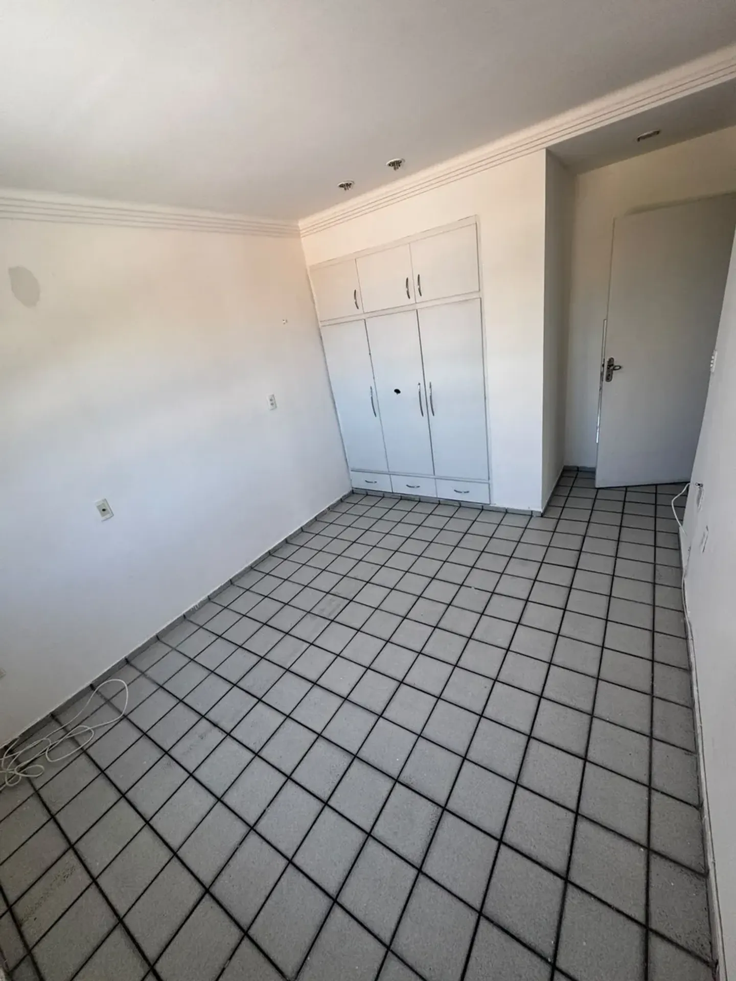 3-bedroom apartment with an enclosed balcony — photo 22