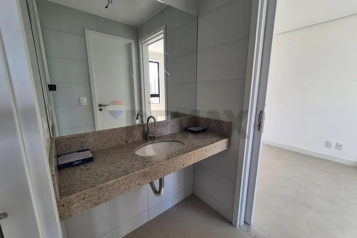 3-bedroom apartment in a building with a gym — photo 14