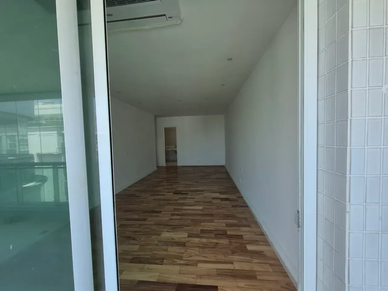 Furnished apartment with 5 bedrooms and shared pool area — photo 12