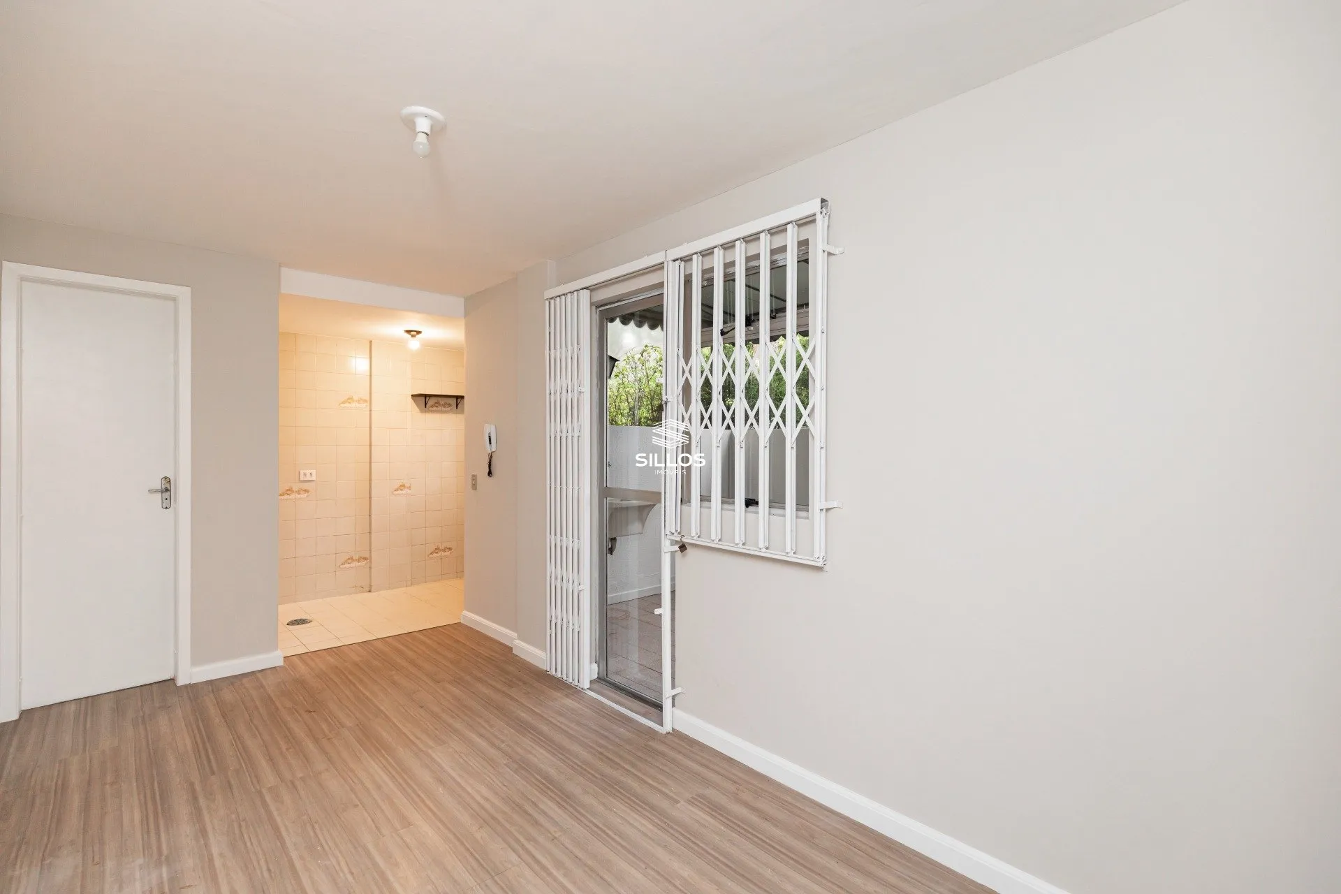 Apartamento no 1º andar com piso de madeira ou laminado — photo 4