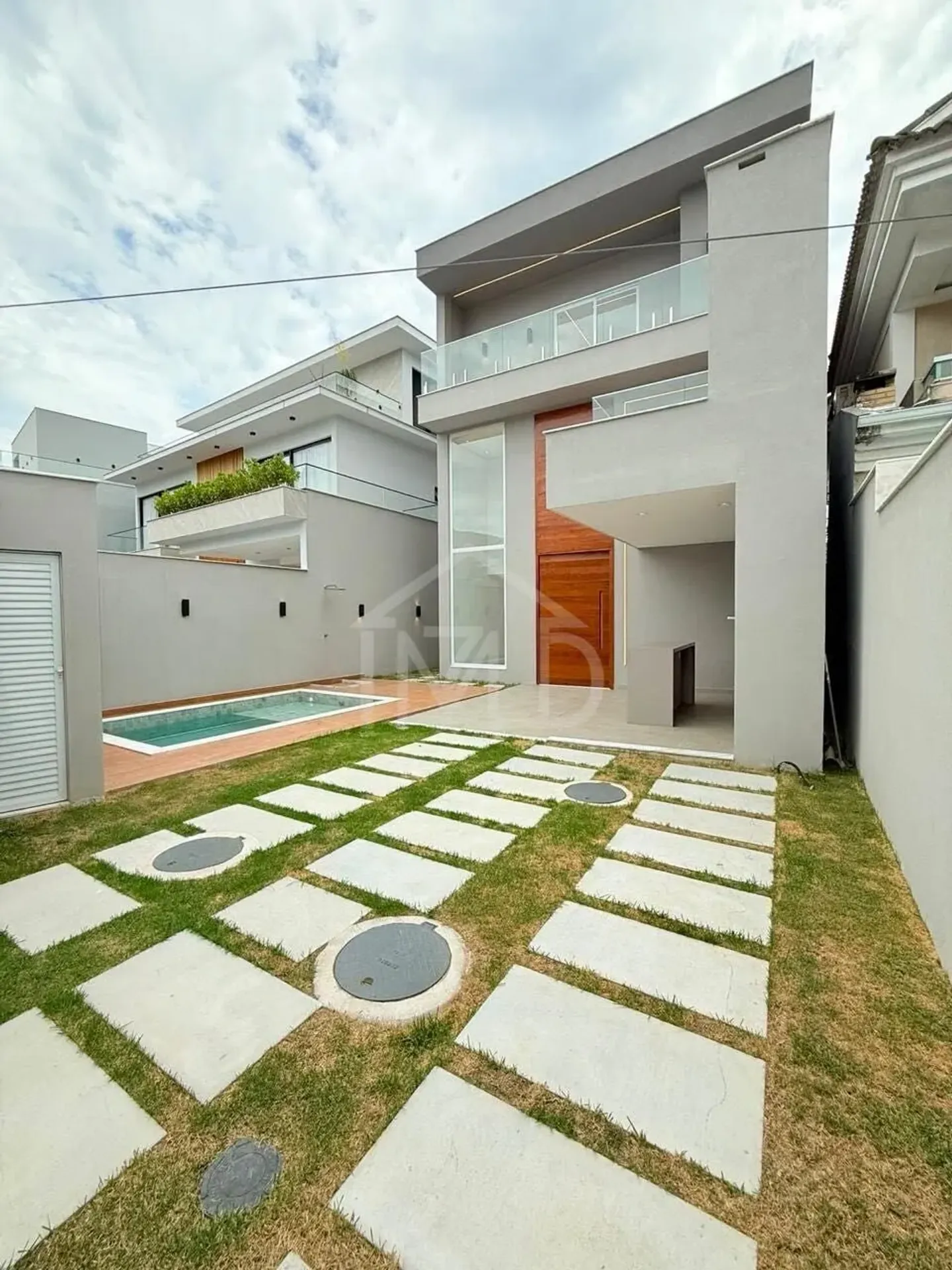 Triplex house with 280 m², 5 suites and balcony grill — photo 10