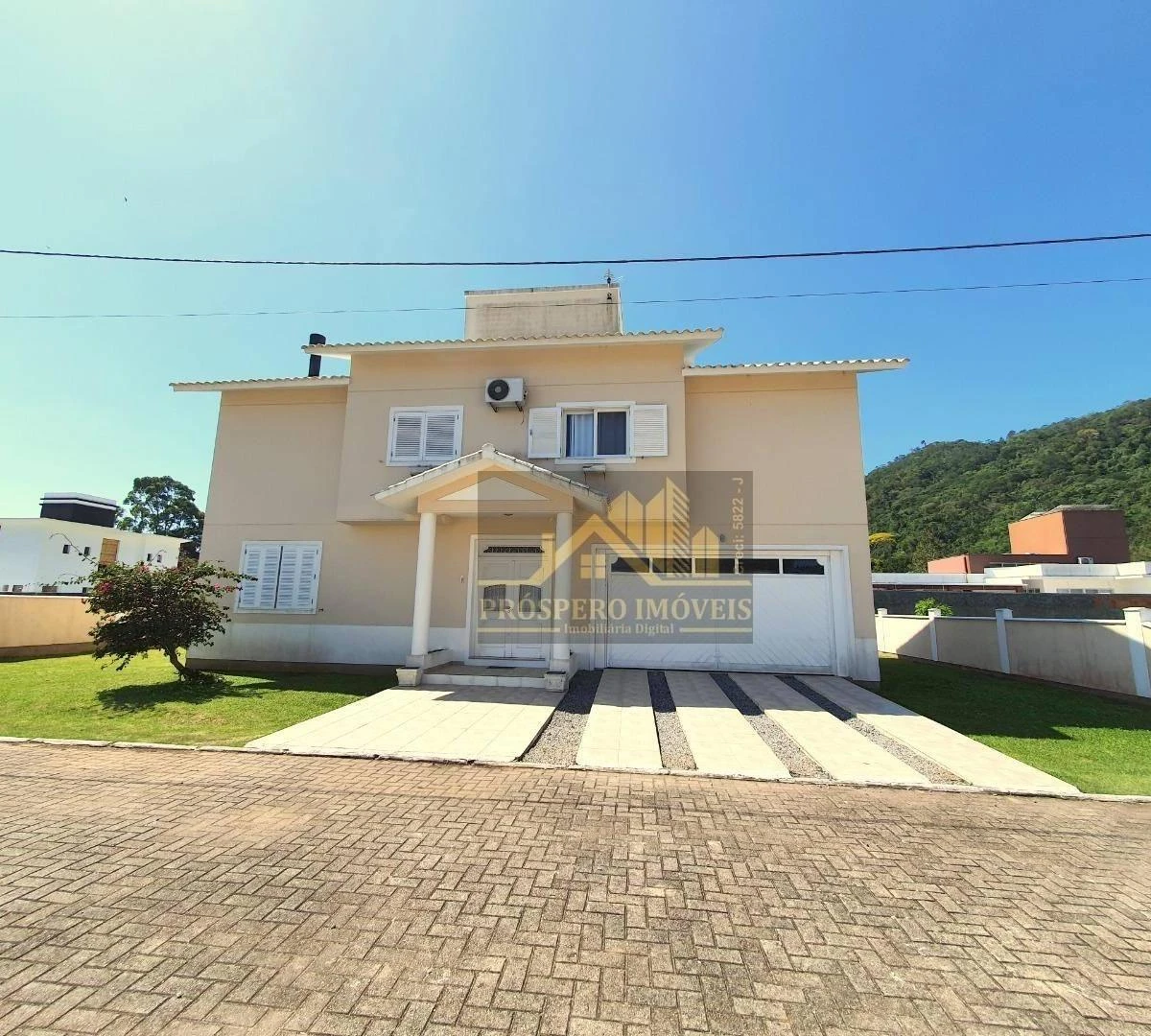 Casa de 5 dormitorios con balcón cerrado con vidrio — photo 23