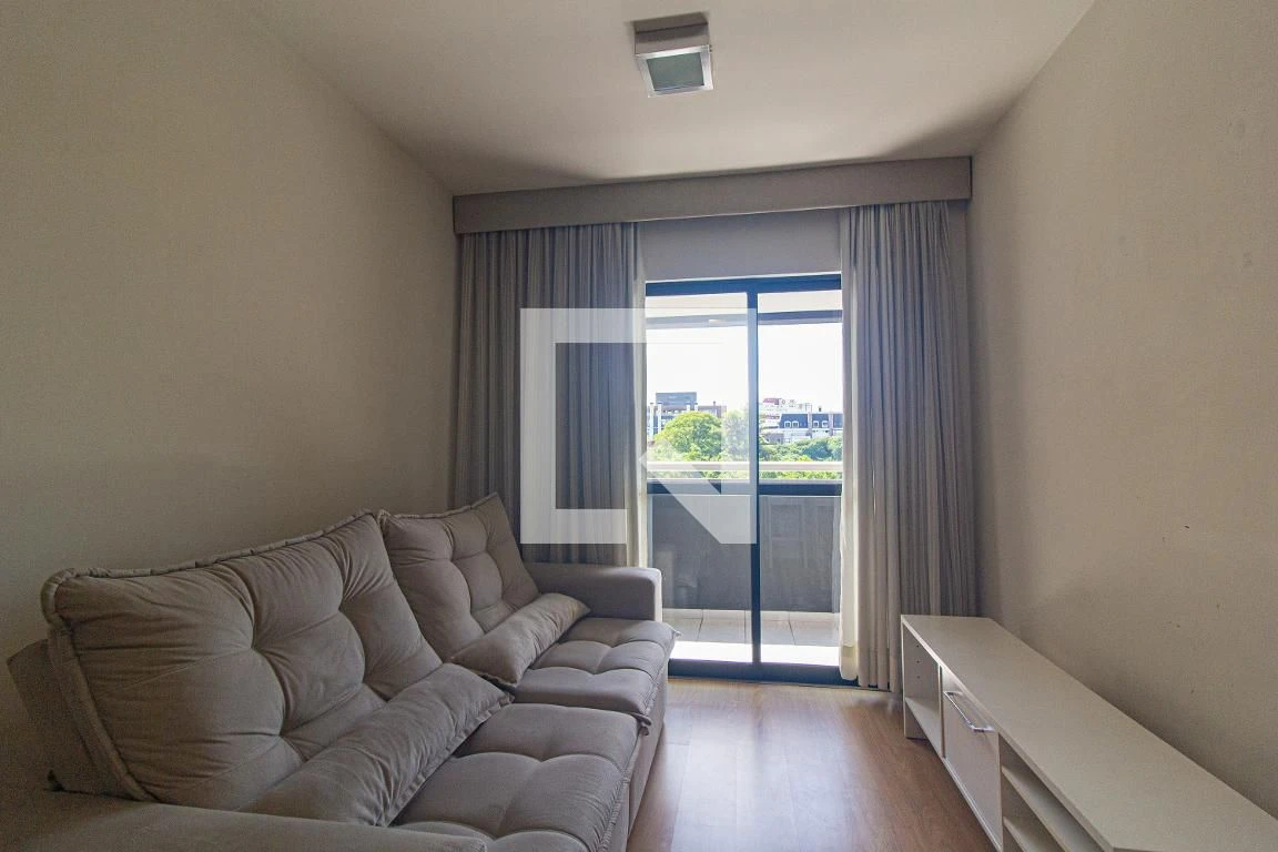 One-bedroom apartment in a building with a gym — photo 13