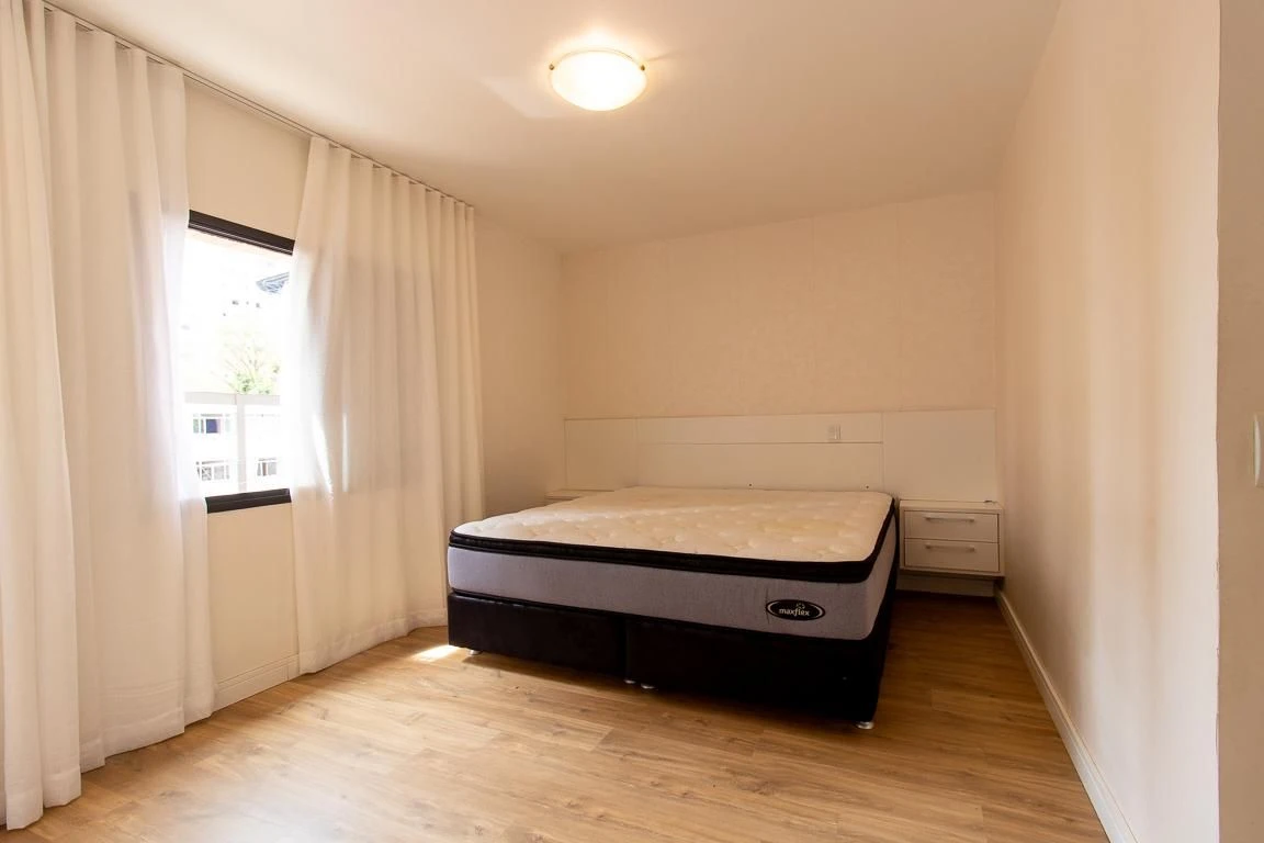 3-bedroom apartment with a bathtub in Curitiba — photo 13