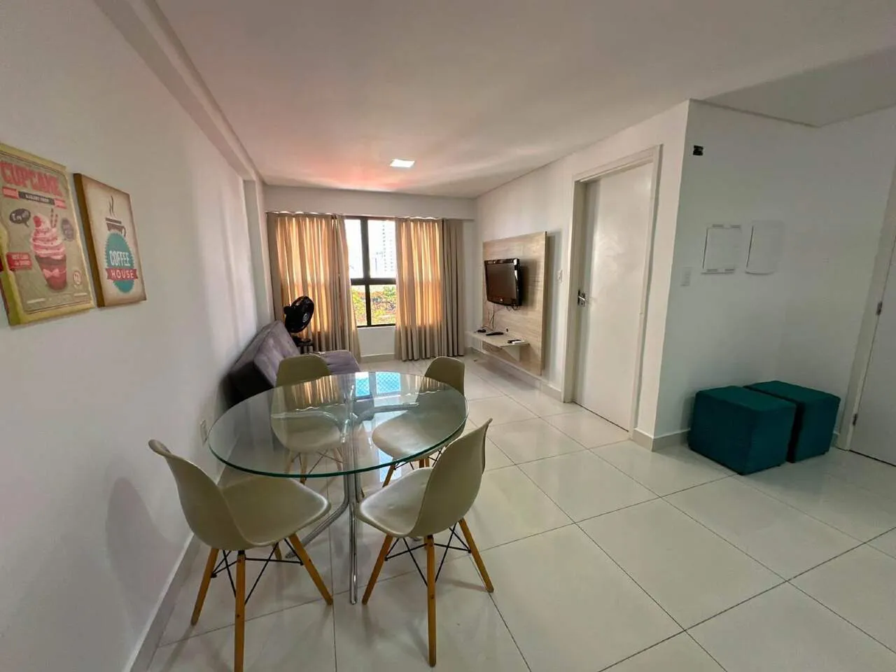 Furnished 1-bedroom apartment with open-plan kitchen — photo 2