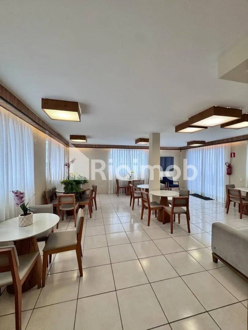 2-bedroom apartment with 1 en-suite and mountain views — photo 9
