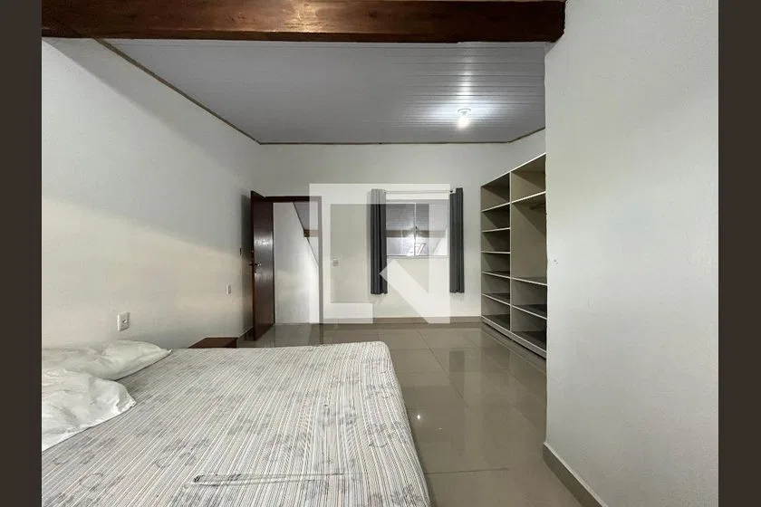 Furnished house with 2 en-suite bedrooms and private yard — photo 13