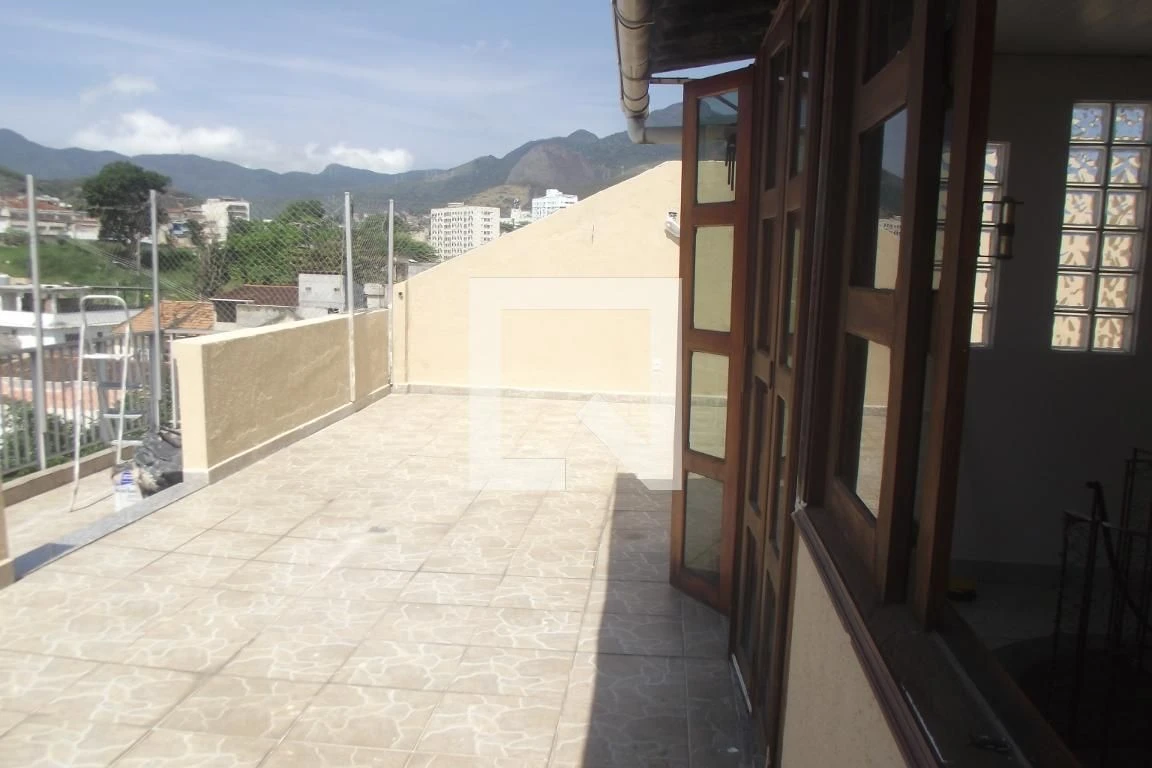 Unfurnished 2-bedroom apartment with a suite bathroom — photo 26
