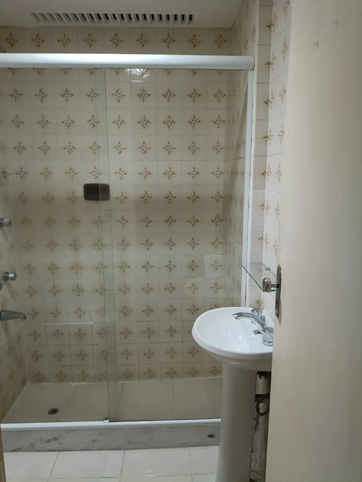 Деревянный пол или ламинат и 2 спальни: квартира 80 м² — photo 6