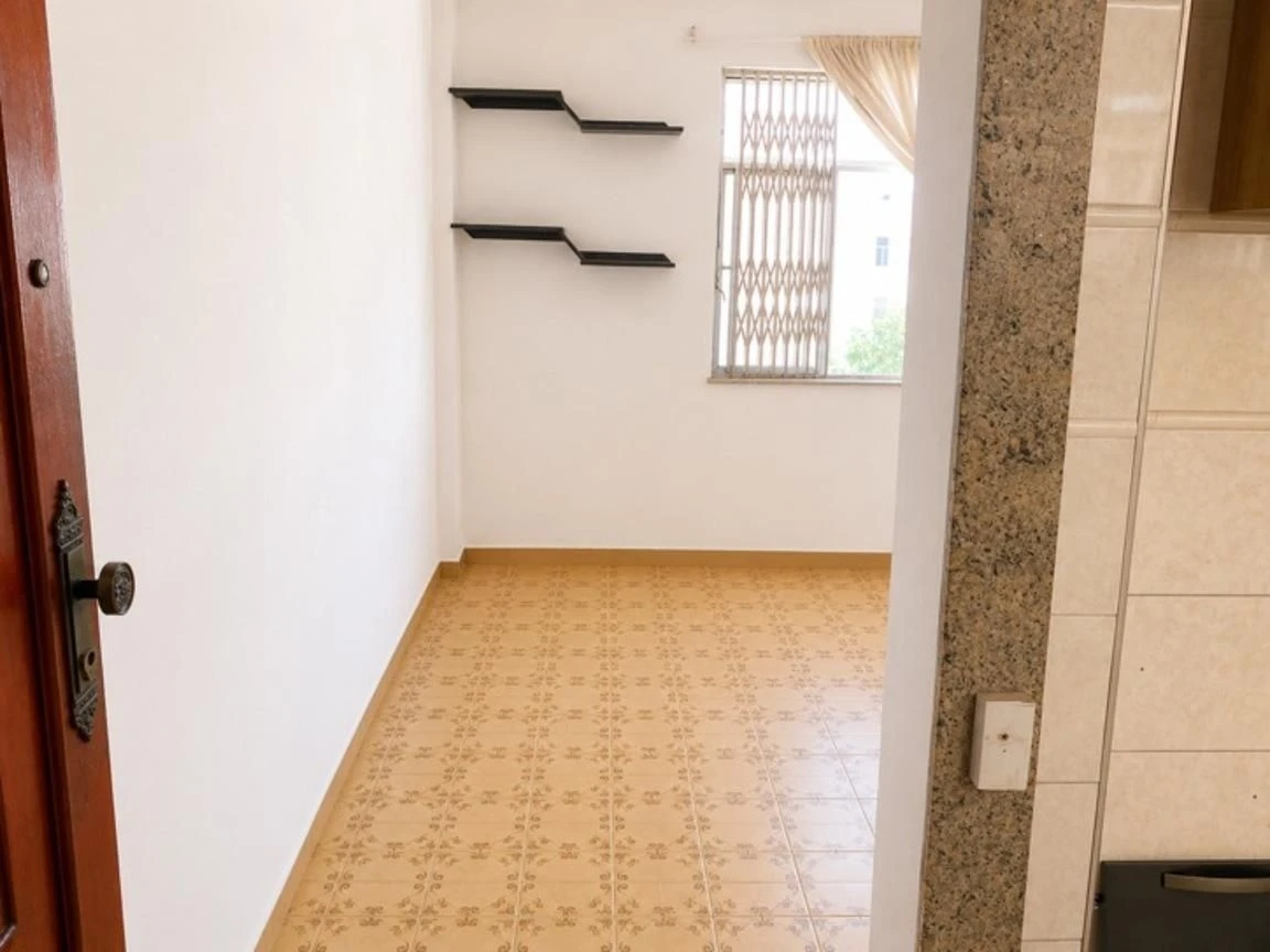 Apartamento com 2 quartos e banheiro com box de vidro — photo 12