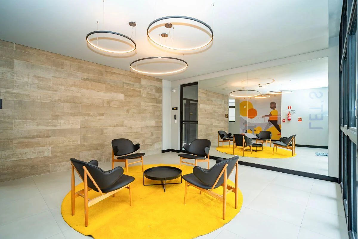 One-bedroom apartment in a building with a gym — photo 8