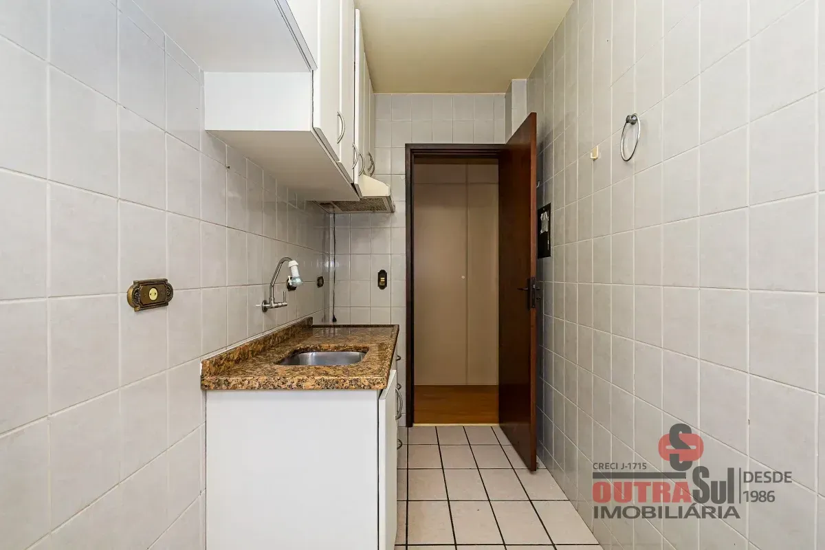 Wood or laminate floors in a 2-bedroom apartment, 41 m² — photo 3