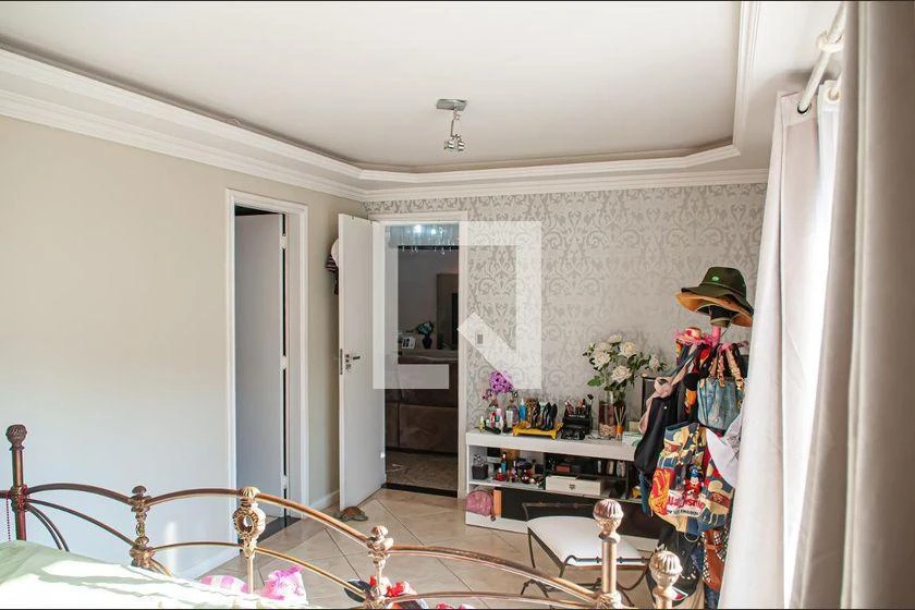 House 400 m² with 4 bedrooms, 2 en-suites, 4 parking spots — photo 42