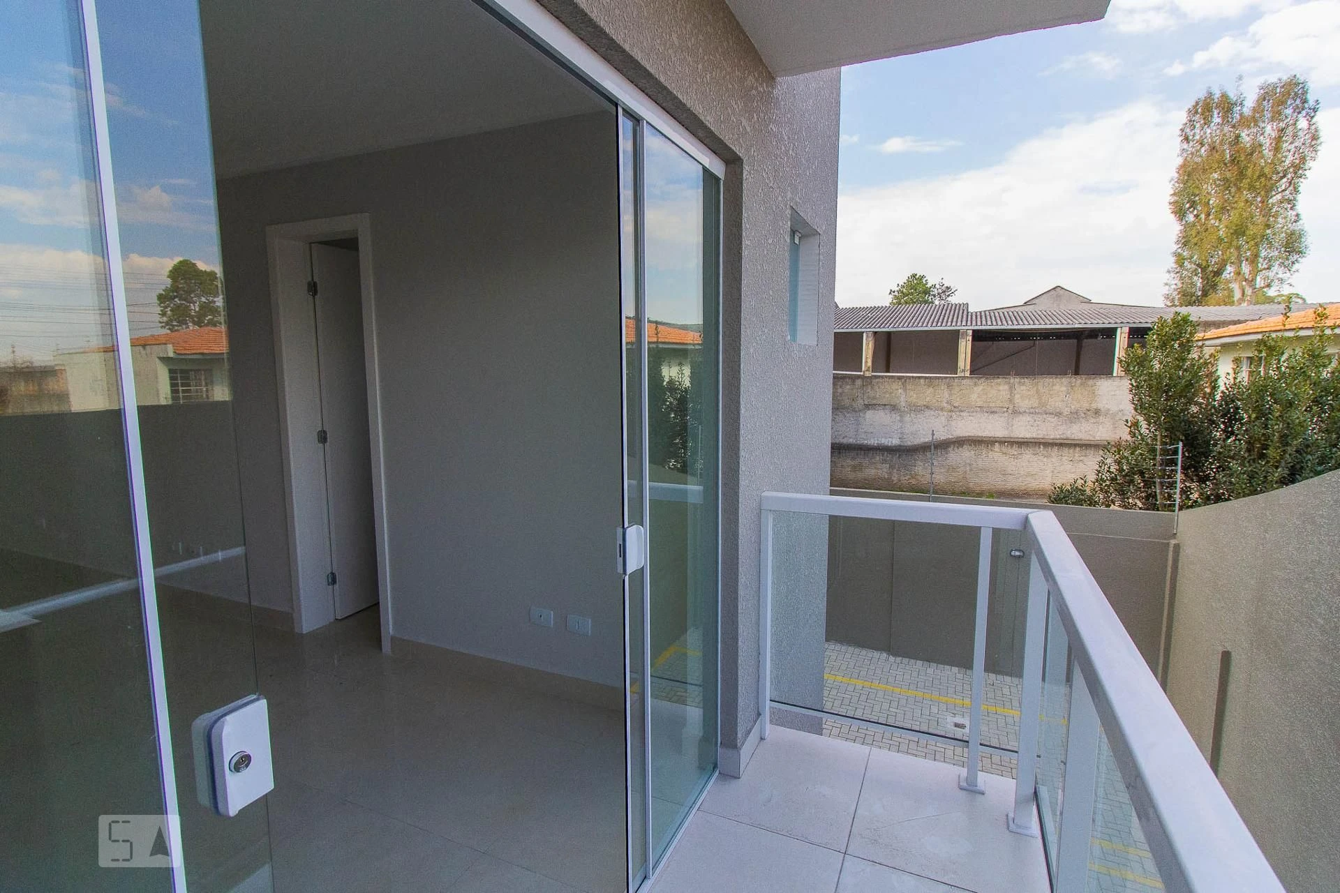 Unfurnished studio with 1 bedroom and a balcony — photo 10