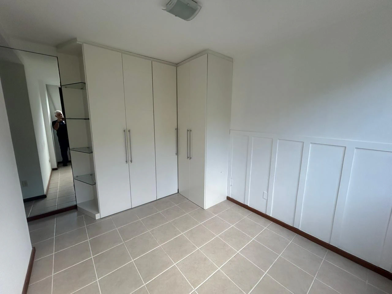 Apartamento de 3 quartos com piso de cerâmica e 2 banheiros — photo 10