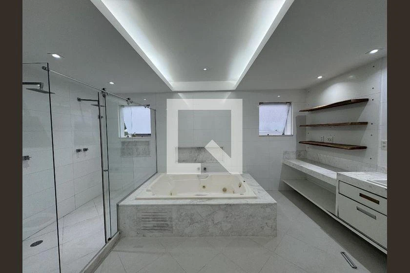 5 quartos e banheira: casa de 1000 m² — photo 29