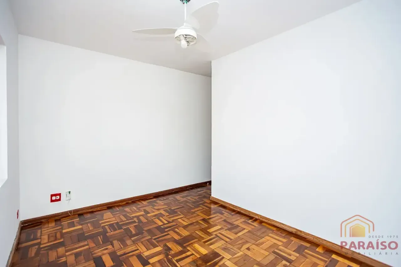 202 m² apartment with 3 bedrooms and a balcony — photo 9